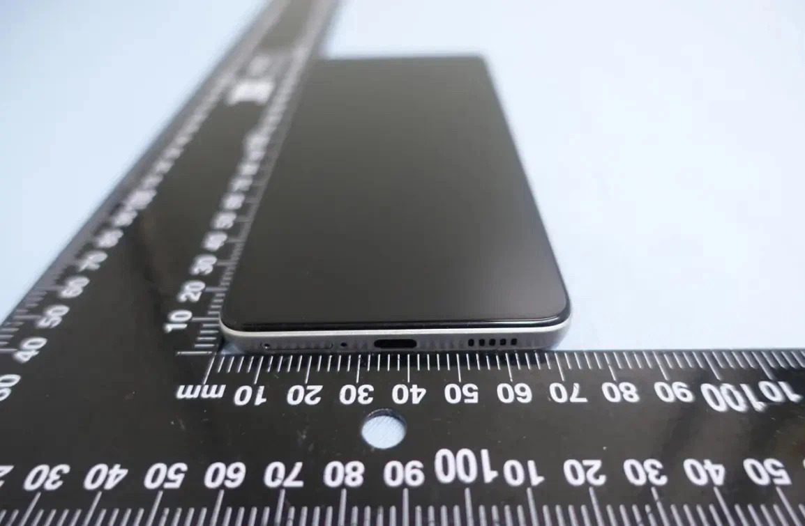 Poco F5 Pro в базе данных FCC